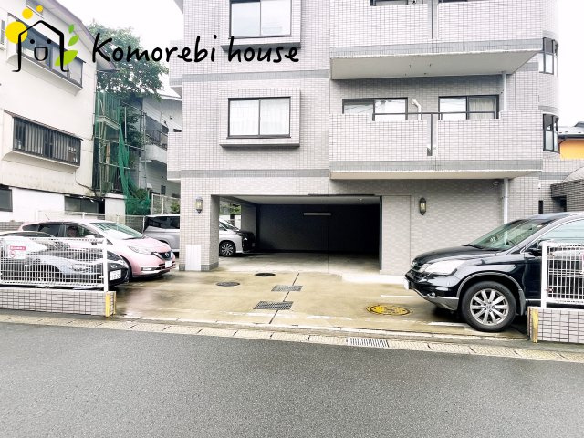駐車場があるので、車を買う予定の方も安心です
