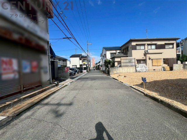 約75坪の整形地・前面道路約6m・小園小学校・小園中学校区・JR塚口駅徒歩約17分・第一種中高層住居専用地域です。