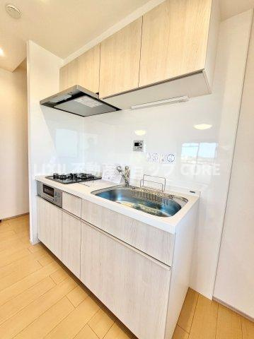 沢山の調理器具や調味料が収納でき、大きな流しもついてます　毎日のお料理が楽しみです！　