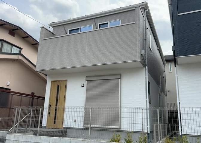 ついに完成致しました！現地をご見学に行く際は、道路の幅や周辺の交通量、施設などをご確認頂くことをおすすめします！物件の流れが早いため、内見をしたい方はお早めに当社営業までお問い合わせ頂きご予約下さい！