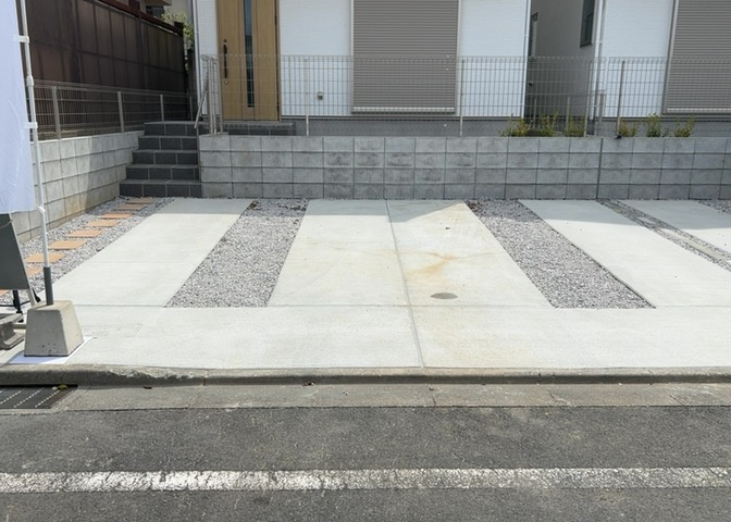 駐車場と明記されていても、最小スペースでつくられた駐車場だと大型車は駐車できなかったり、出入りしにくくなったりする可能性があります。お車のサイズと購入したい物件の駐車場のサイズを現地で確認しましょう。