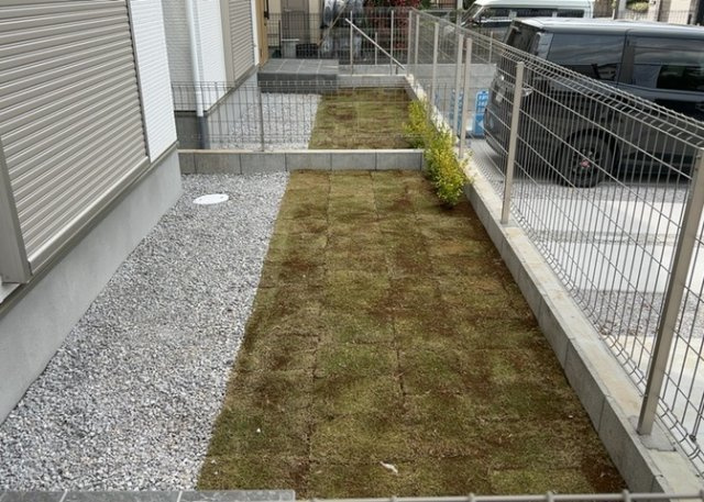 庭があることでガーデニングや家庭菜園はもちろん、こどもの遊び場やペットを放して遊ぶことができます。また、家の周囲に余裕があるということです。隣地との間があれば、十分な日当たりと、風通しが確保できます。