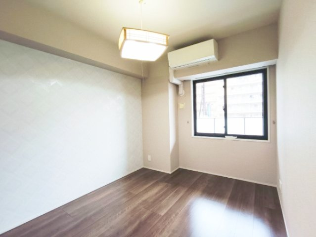 【洋室？】　ゆったりサイズの洋室は、主寝室にいかがでしょうか？