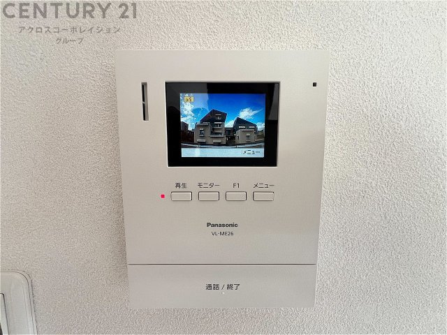 訪問者が来たときにテレビ画面で確認できるため、安心してドアを開けられます。録画機能があるものもあり、留守中に来訪者を記録しておくことができます。利便性が高く、セキュリティ面でも安心です。　