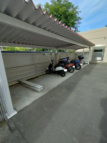【駐車場】