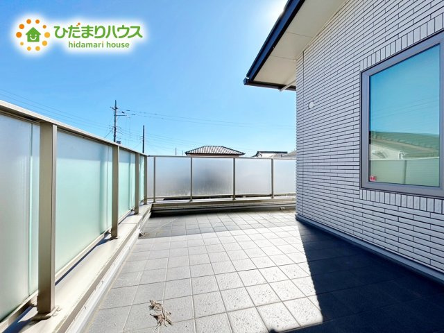 広々としたバルコニーは、大量の洗濯物を干しても余裕！お布団だって、家族全員分をいっきに干せますね(^O^)