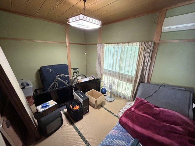 1階に個室が2部屋あり、ちょっとした物置きや客間としても重宝します♪