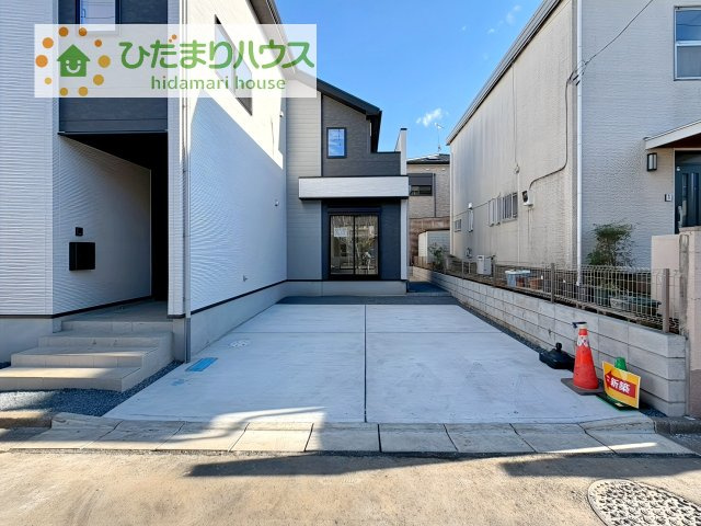 急な来客時にも安心な、並列駐車2台まで可能です(^^♪