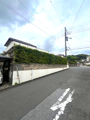 南西、南東角地のゆったり約72坪♪　目の前には公園があり、お子様ものびのび遊べる安心の住環境です！　お好きなハウスメーカー、工務店で建築可能です。