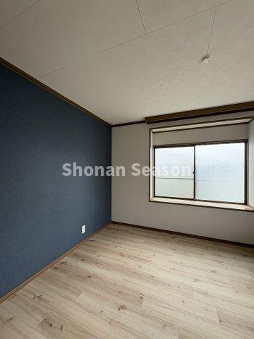 アクセントクロスが映えるオシャレな洋室です◎