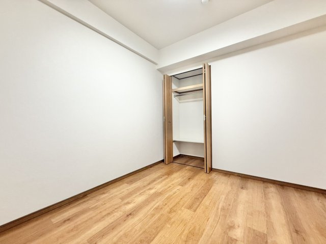 子供部屋4.6帖　片付けの習慣が身につく収納付きで、子供部屋にぴったりの空間です。