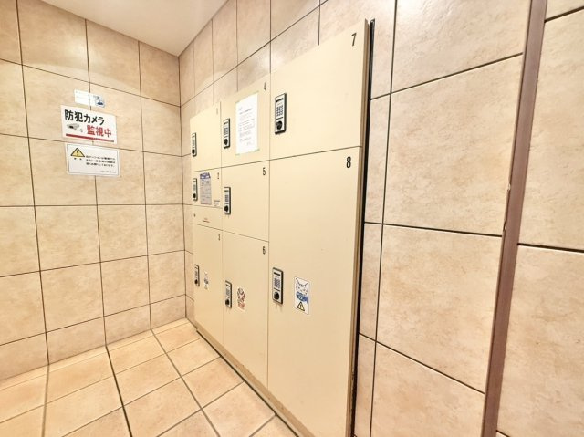 受け渡し時間を気にせずストレスフリーな宅配ＢＯＸ完備！