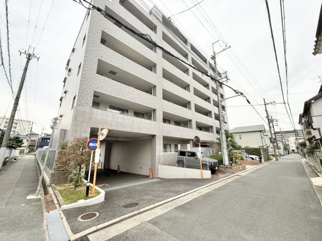 阪急塚口駅　徒歩9分。徒歩圏内に小学校、スーパー、病院などが揃う周辺環境が整った立地です！