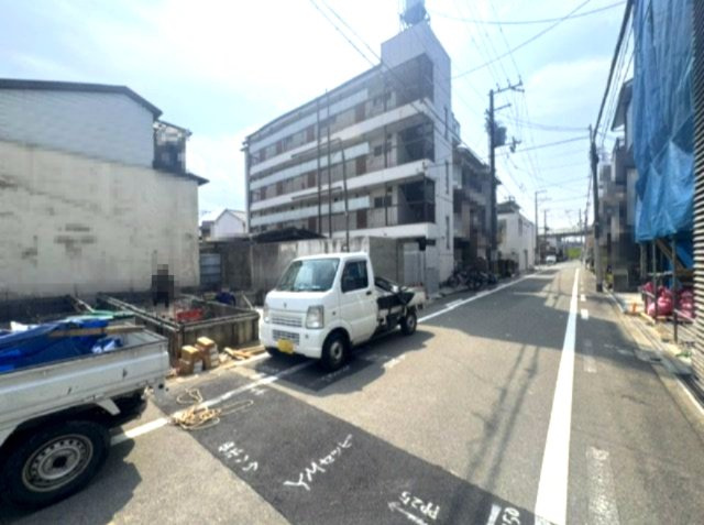 西側・幅員約5.4ｍ道路。ゆとりをもってお車の出し入れが可能です！(2026年3月30日撮影)