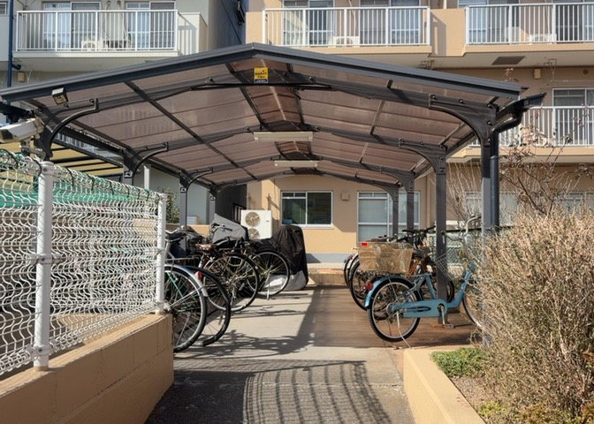 マンションの駐輪場は、事前に空きがあるか確認を取ると安心です。せっかく入居したのに駐輪スペースがない！なんてことになったら大変ですよね。そこで、内見時や購入前にはまず事前に確認しておくと良いでしょう。