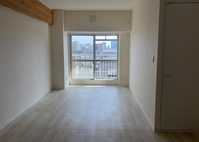 リビングの間取りの種類は大きくわけてリビングとダイニングが別になっているタイプ、リビングダイニング一体型です。どちらも一長一短ですので、家を選ぶ時はその両面をチェックして決めるようにしましょう。