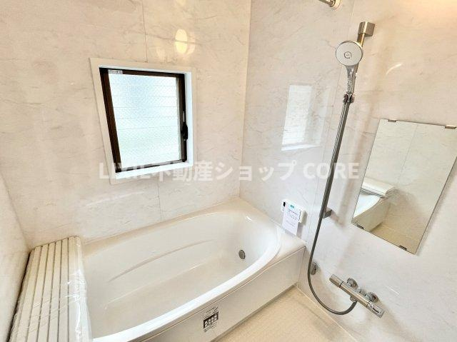 一日の疲れを癒す浴室は広々1坪以上！雨の日のお洗濯にも大活躍な浴室乾燥機付！　