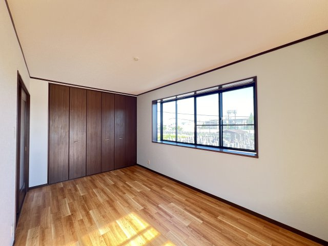 きれいな洋室6帖です