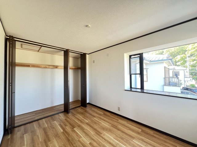 ゆったりした洋室6帖です