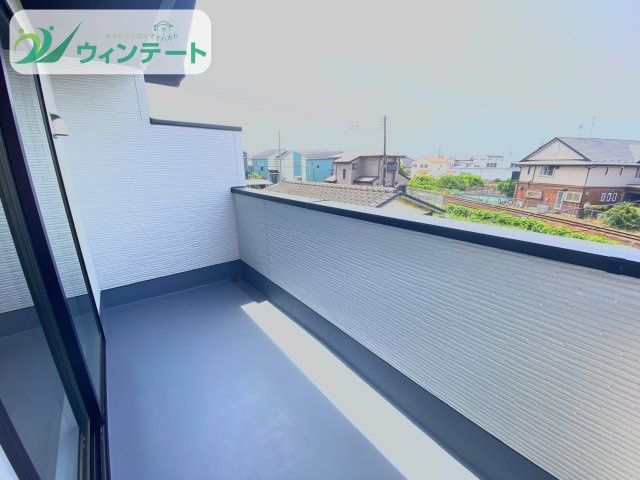 洗濯物や布団がしっかり干せる広さを確保。家事スペースとしてもくつろぎスペースとしても活躍します。