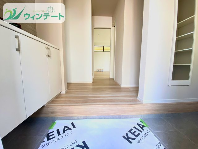収納たっぷりの玄関で、靴やお出かけ用品をすっきり整理。いつでも気持ちの良い空間を保てます。