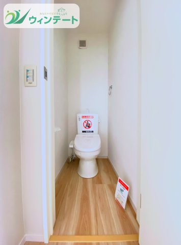 節水タイプのトイレを採用。エコで経済的、使い心地にもこだわった空間です。