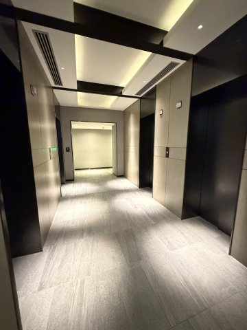 洗練されたホテルライクなエレベーターホール。