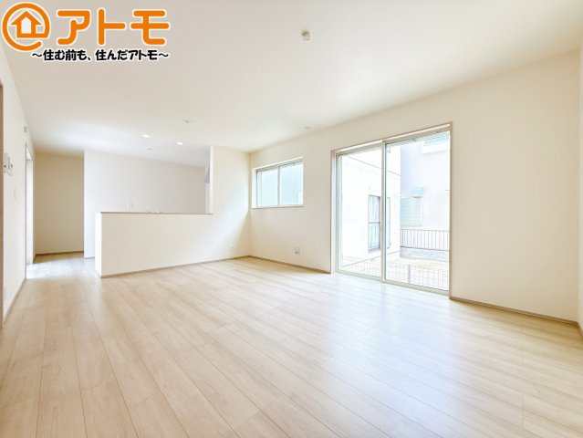 家族団らんのイメージは、リビングを思い浮かべませんか？リビングこそ広々としたお部屋が良いですね♪