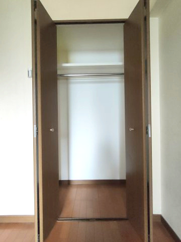 【洋室約6.2帖　収納】　全てのお部屋に収納を備え、空間を広くお使いいただけます。