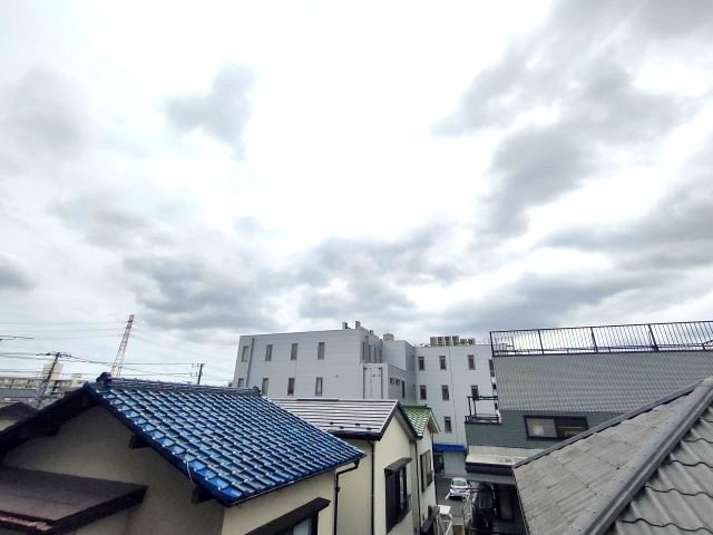 【眺望】　遮るものの少ない眺望です。家事やお仕事の合間に、外の空気を吸うのにぴったりです。