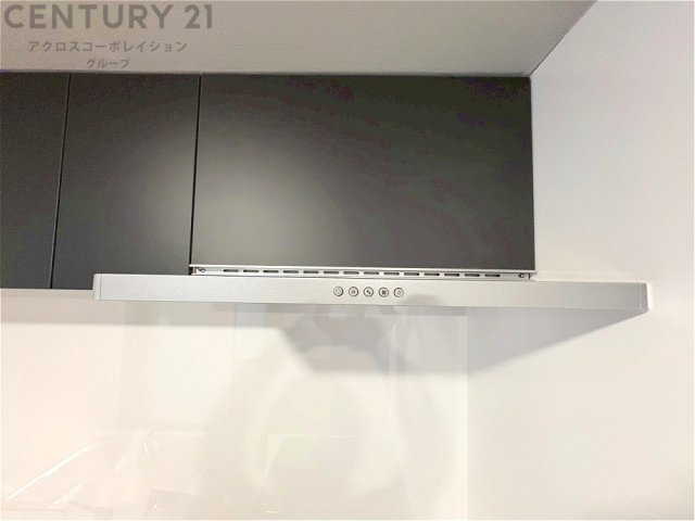 パワフルな吸引力で調理中の臭気等をしっかり処理してくれ、室内を快適に保ってくれます。　
