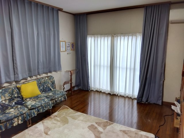 二面採光なので日差しがたっぷり入ります。また風通しが良く解放感もあります。