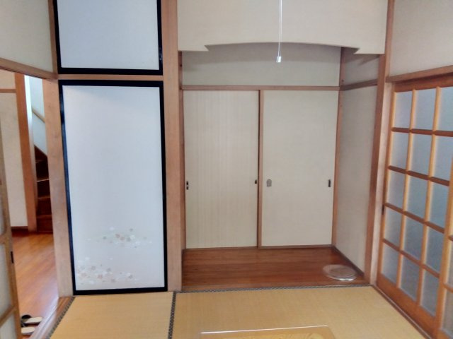 和室には床の間があります。風情ある空間に癒されます。