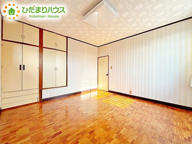 質の良い睡眠で一日の疲れを癒す空間で気持ちの良い一日のスタートを切ることができます。バルコニーへ出入りでき、洗濯物干しや布団干しもラクラクです。