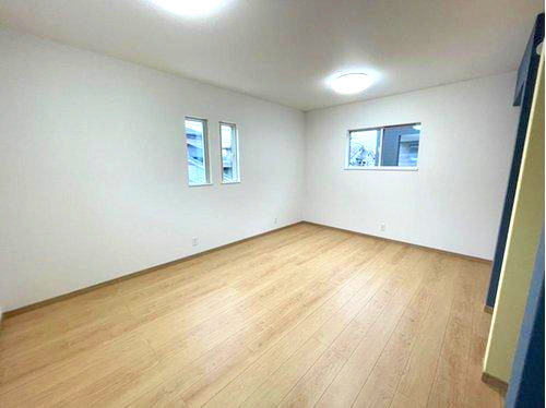 【下伊敷3丁目　モデルハウス分譲の洋室】