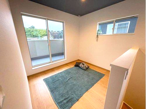 【下伊敷3丁目　モデルハウス分譲の居間】