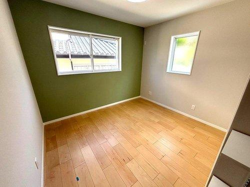 【千年1丁目　新築戸建ての洋室】