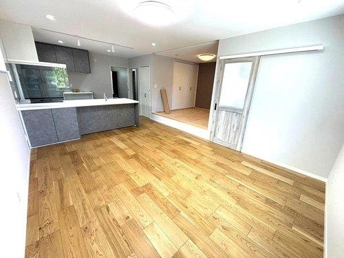 【千年1丁目　新築戸建ての居間】