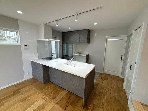 【千年1丁目　新築戸建てのキッチン】