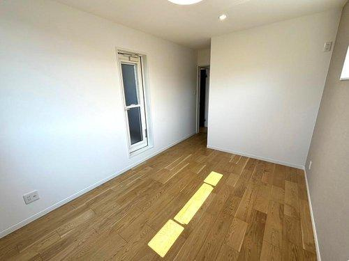 【千年1丁目　モデルハウス分譲の洋室】