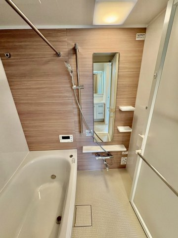 一日の疲れを癒すリラックス空間として快適な浴室