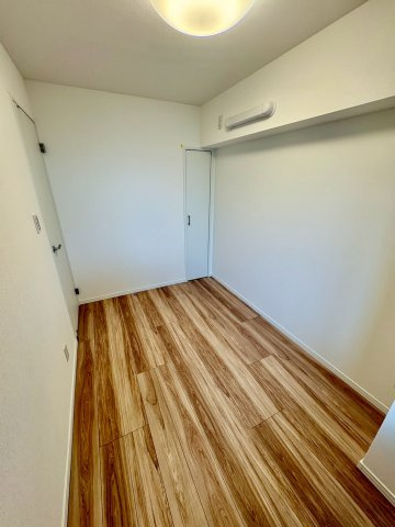洋室4.3帖・収納付きで、お部屋がすっきり片付きます。