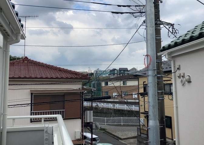 眺望を気にして物件を探す場合、前面に建物が建っていないか現地で確認しましょう！前面に建物があると景色はもちろん、日当たりや風通しにも影響が出てきます。住んだ時のことを想像しながら現地見学をしましょう。