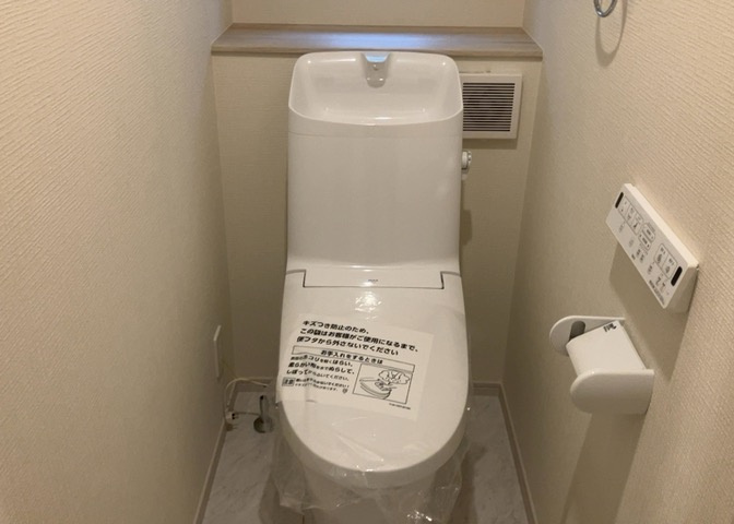 トイレは大きさや形、機能、抗菌性などが異なる多種多彩なタイプが各メーカーから出ています。それぞれに良さがあるため、事前にどういったタイプのトイレがいいのかをご家庭内で決めて、内見に行くといいでしょう。