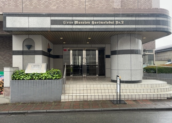 マンションのエントランスには、もともと風よけや防犯の役割がありますが、マンションによって宅配ボックスなどの設備が備わっている所もあります。日々の生活をイメージしながら生活しやすさをチェックしましょう。