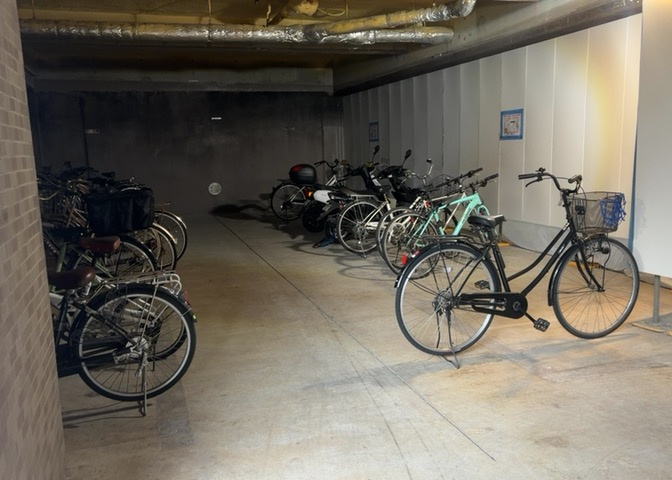 マンションの駐輪場は、事前に空きがあるか確認を取ると安心です。せっかく入居したのに駐輪スペースがない！なんてことになったら大変ですよね。そこで、内見時や購入前にはまず事前に確認しておくと良いでしょう。