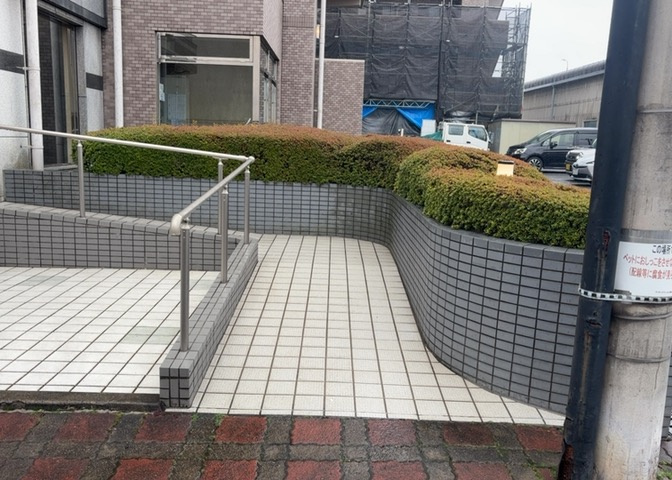 物件によっては、入居者が個人的に使用できる専用庭がついているものもあります。また、住宅の中にある土間の部分を庭と呼ぶこともあります。庭の用途は住む人によって変わり、それによってデザインもさまざまです。