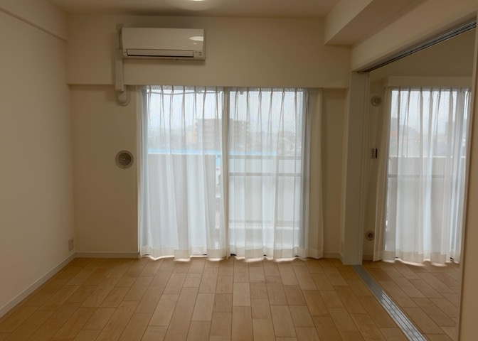 リビングの間取りの種類は大きくわけてリビングとダイニングが別になっているタイプ、リビングダイニング一体型です。どちらも一長一短ですので、家を選ぶ時はその両面をチェックして決めるようにしましょう。