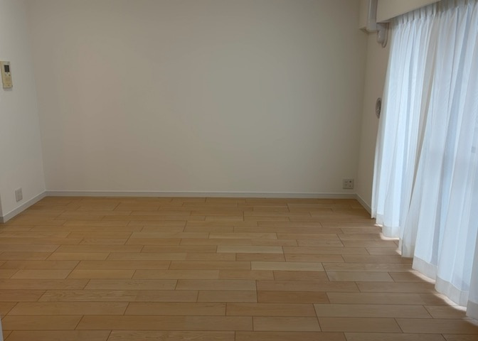 直線タイプはLとDKを一直線に並べた形で対面キッチンのタイプです。一般的なのでよく見かけるかもしれません。直線タイプに似た直接アイランドタイプは、キッチンとダイニングの間に壁がない分広く感じられます。