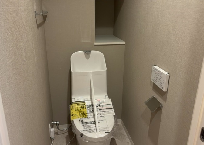 トイレは大きさや形、機能、抗菌性などが異なる多種多彩なタイプが各メーカーから出ています。それぞれに良さがあるため、事前にどういったタイプのトイレがいいのかをご家庭内で決めて、内見に行くといいでしょう。